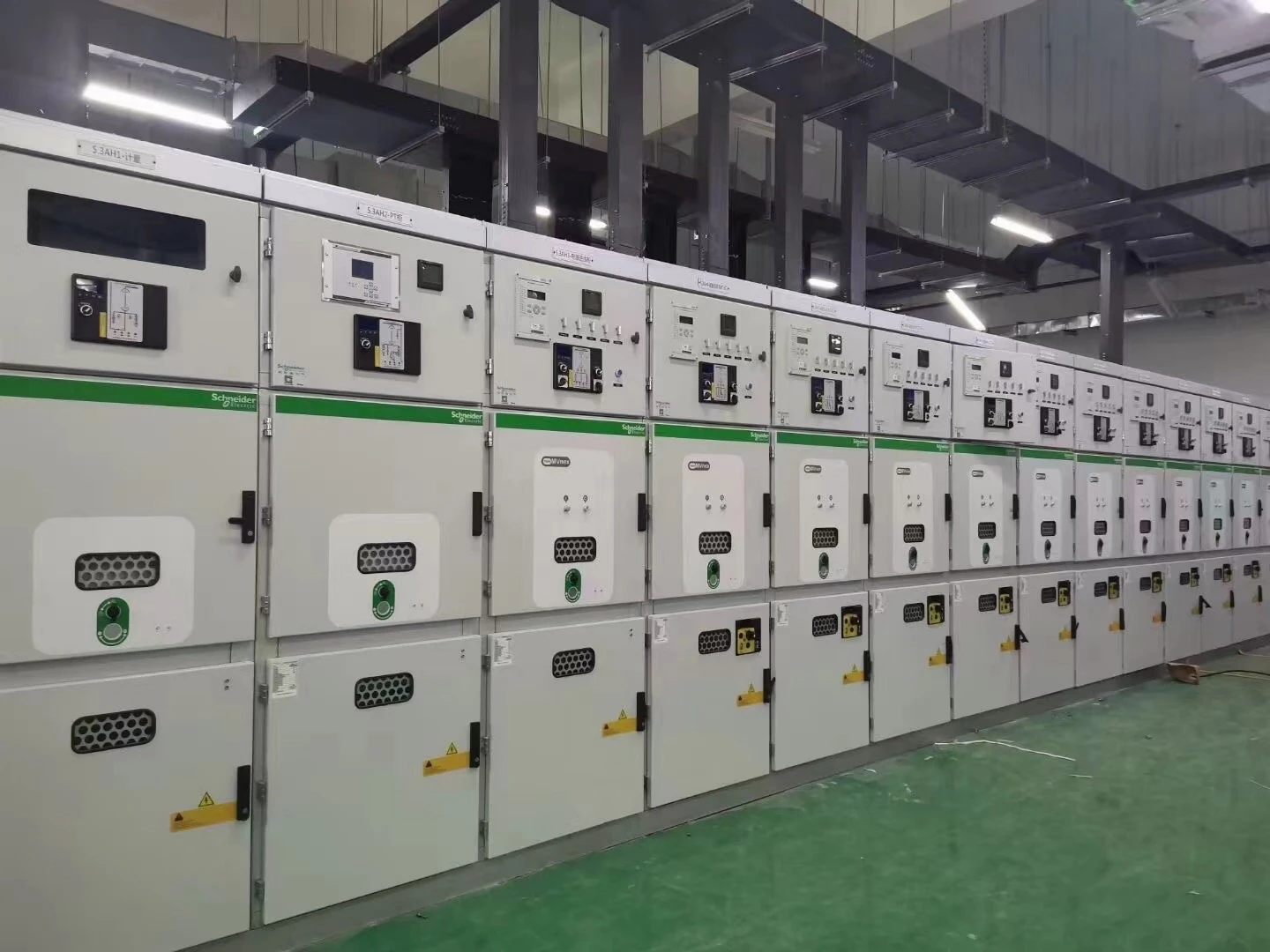 Medium-Voltage Switchgear)